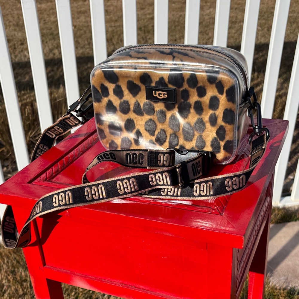 UGG Fanny Belt Purse Or Cross Body Bag, P/ U Outer, 7 1/2” x 5”x 3”